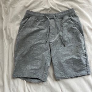 Lululemon mens gray shorts with liner